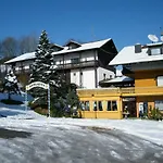 Ferien Vom Ich, Bayerischer Wald, & Restaurant Hotel Neukirchen (Lower Bavaria)